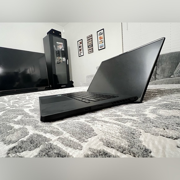 MSI GAMING LAPTOP 3070ti - Picture 6 of 8